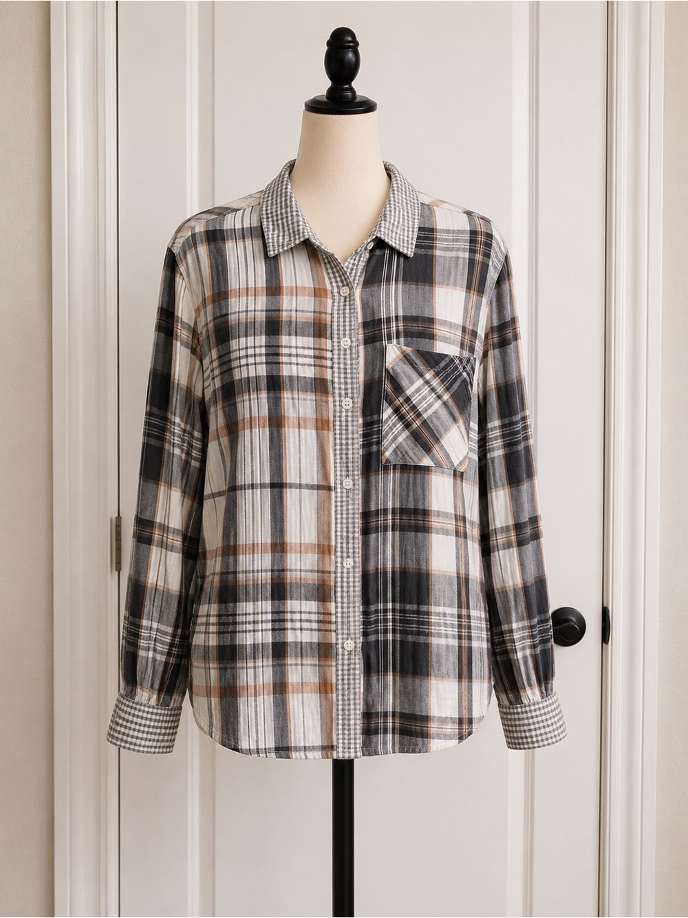 aerie Plaid Button-Down Shirt in Black, White & Brown
